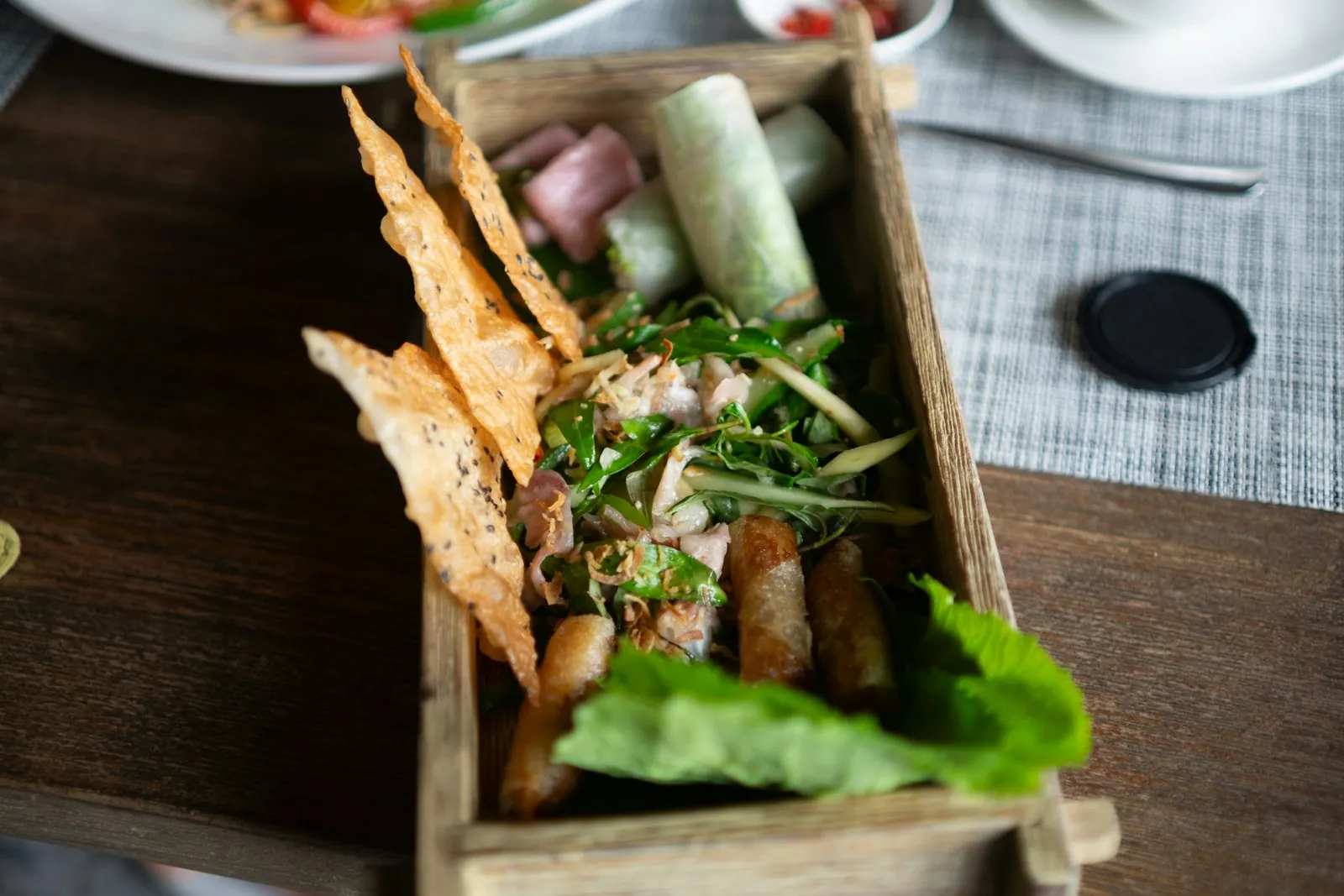 Gỏi cuốn: freshness, rolled by hand